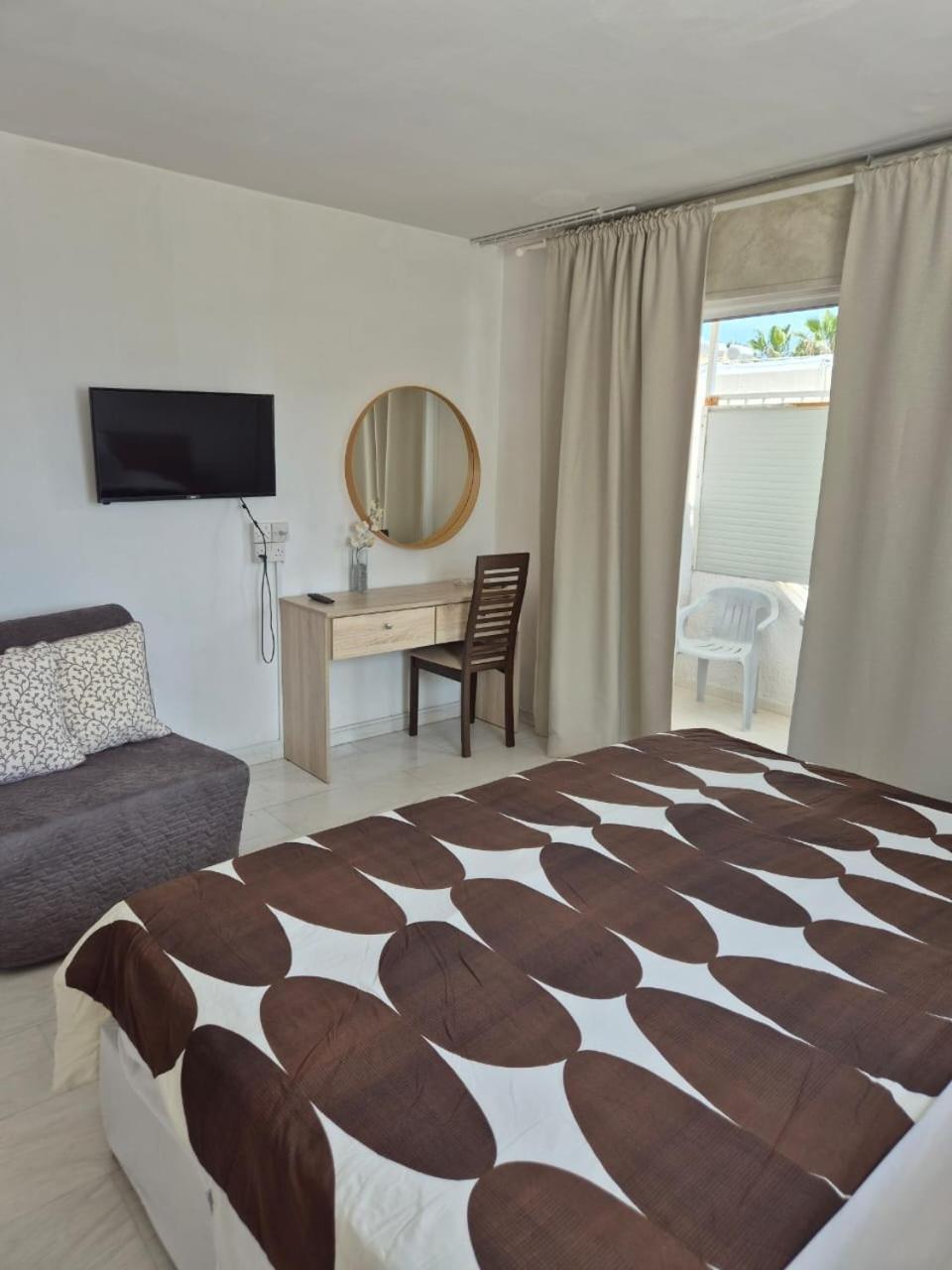 Myriama Apartments Aya Napa Dış mekan fotoğraf